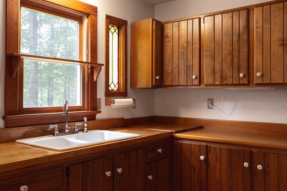 How to update an old kitchen without replacing it